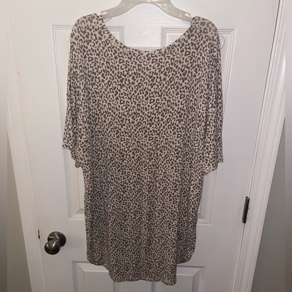 American eagle soft and sexy v neck. - Picture 3 of 3